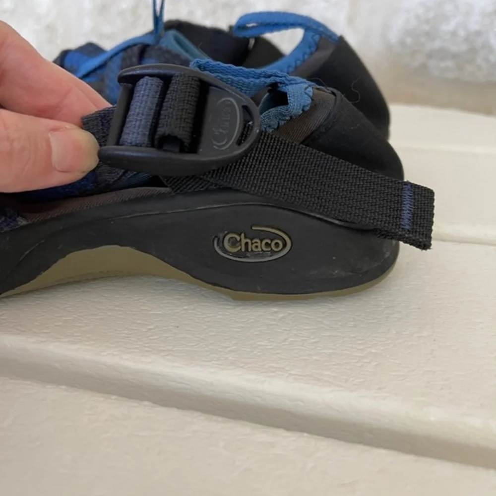 Chaco water shoes Kids size 2 blue nearly new